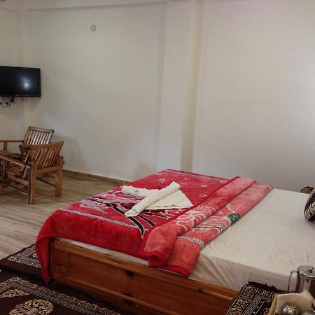 Akash Hills Hotel Manāli Екстериор снимка