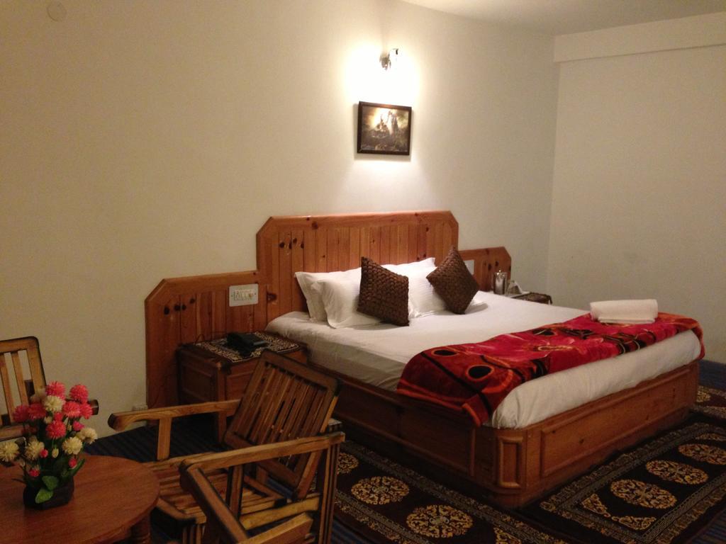 Akash Hills Hotel Manāli Екстериор снимка