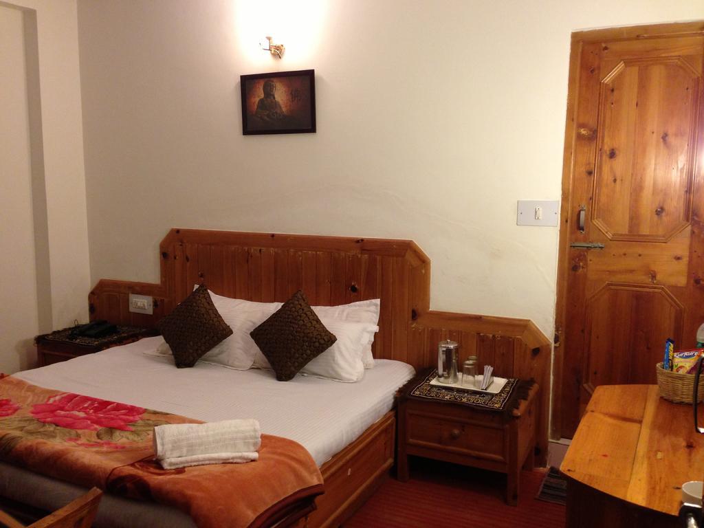 Akash Hills Hotel Manāli Екстериор снимка