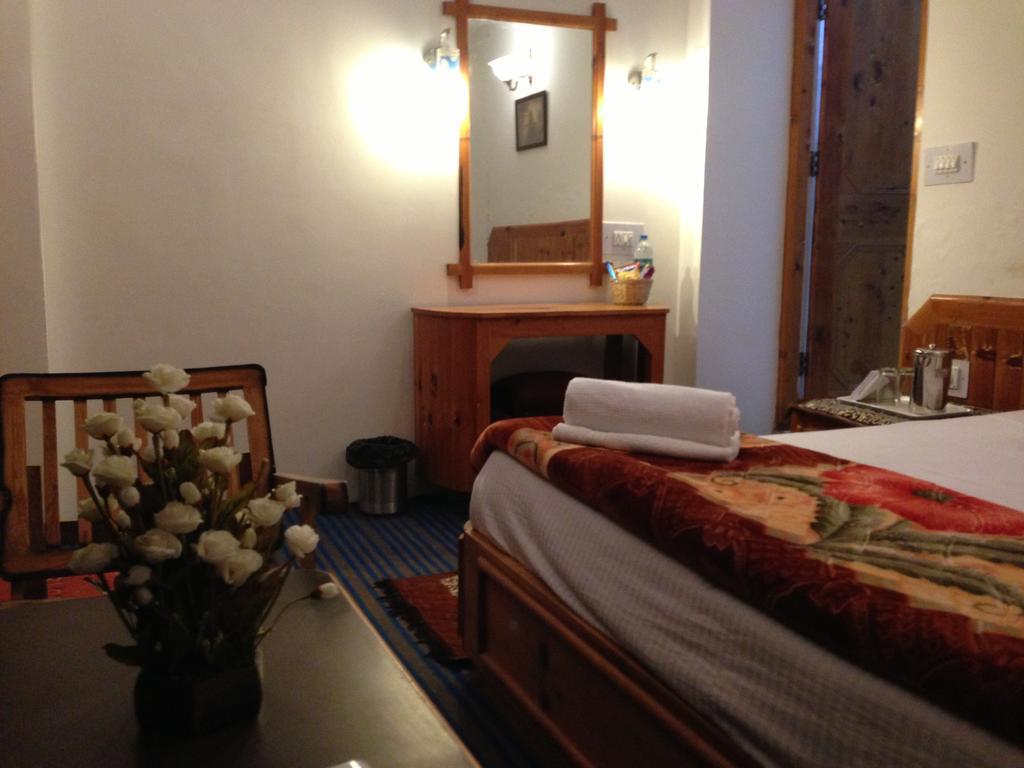 Akash Hills Hotel Manāli Екстериор снимка