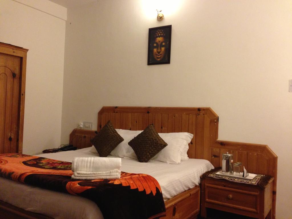 Akash Hills Hotel Manāli Екстериор снимка