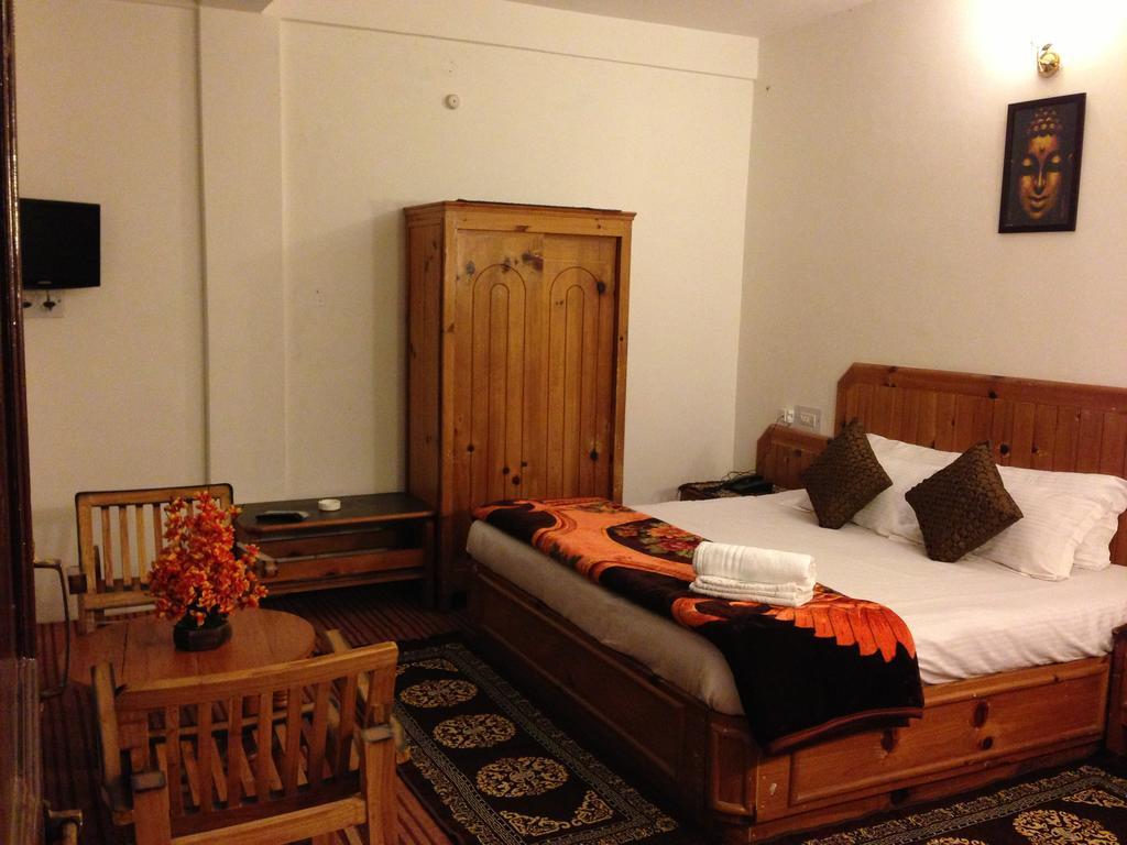 Akash Hills Hotel Manāli Екстериор снимка