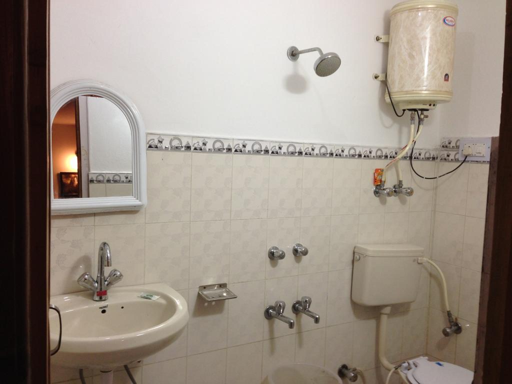 Akash Hills Hotel Manāli Стая снимка