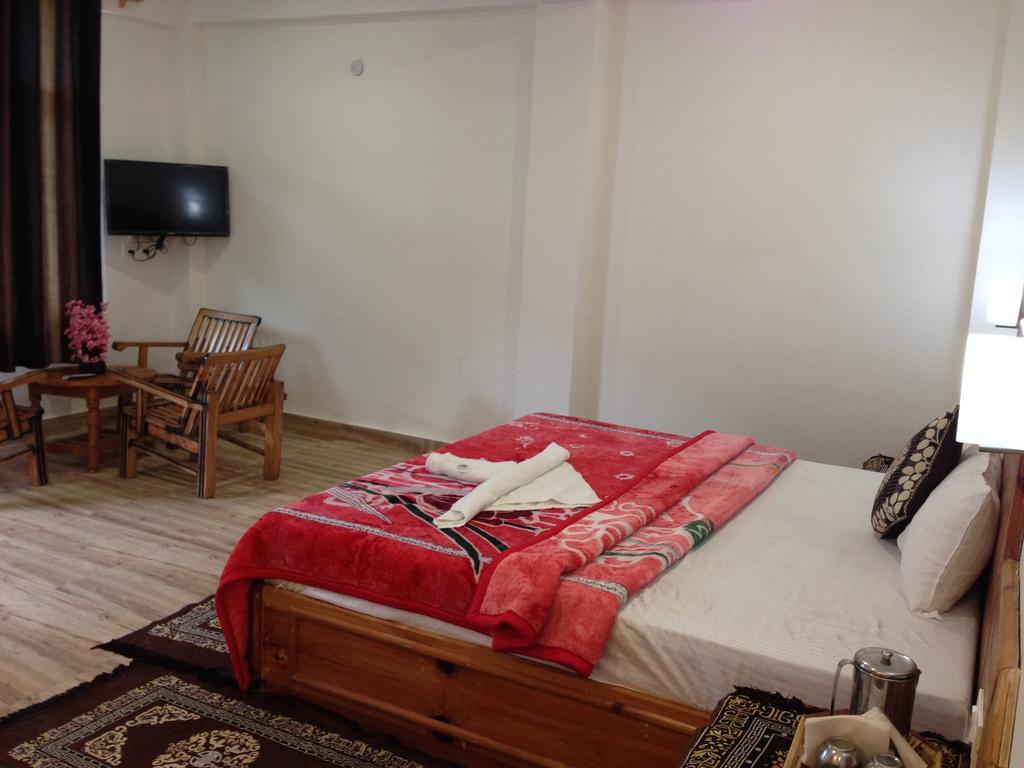 Akash Hills Hotel Manāli Екстериор снимка