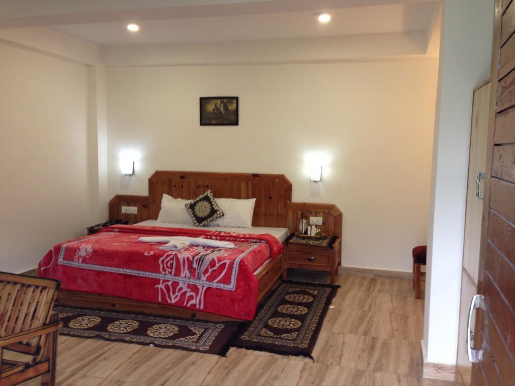 Akash Hills Hotel Manāli Екстериор снимка