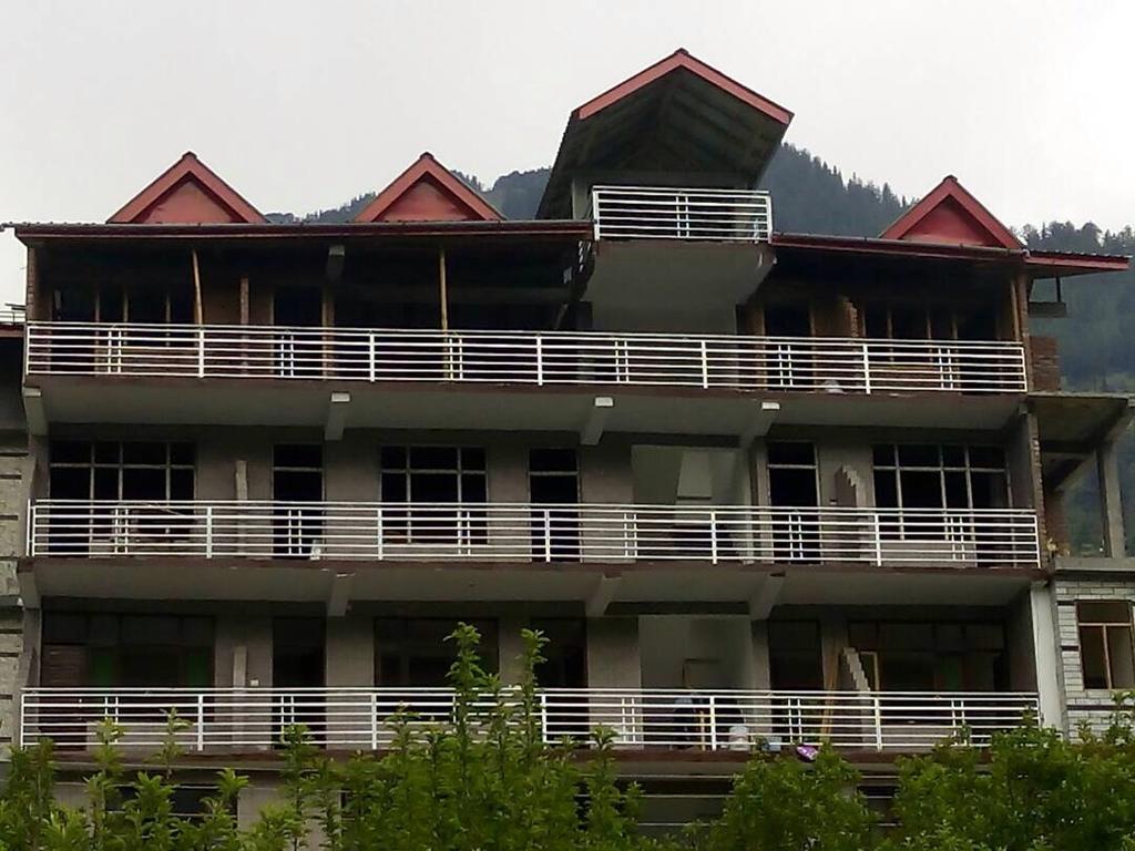 Akash Hills Hotel Manāli Екстериор снимка