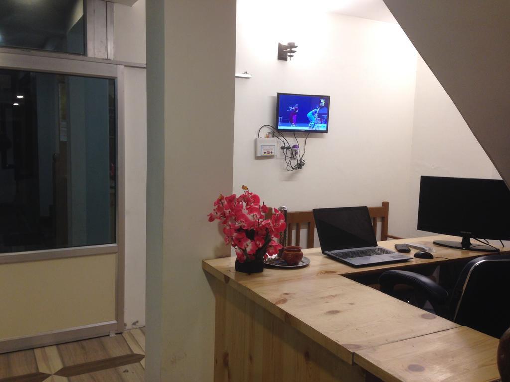 Akash Hills Hotel Manāli Екстериор снимка
