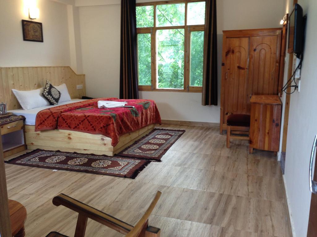 Akash Hills Hotel Manāli Екстериор снимка