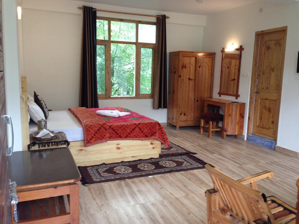 Akash Hills Hotel Manāli Екстериор снимка