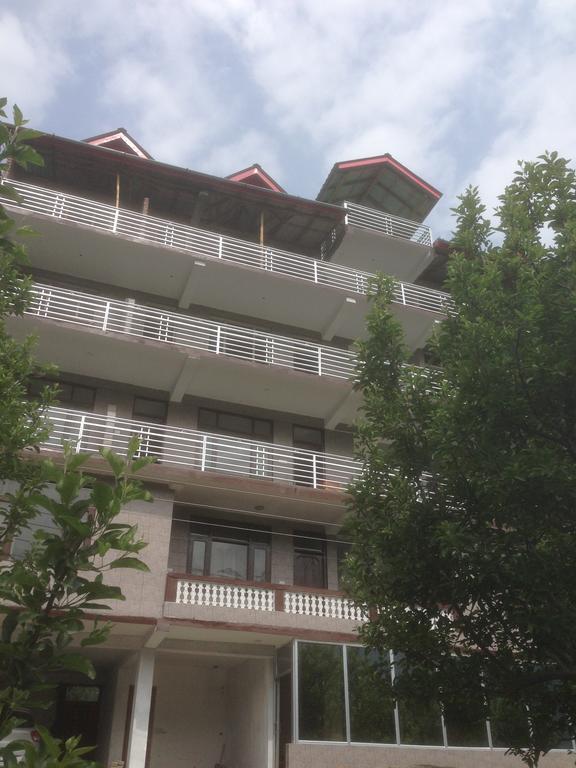 Akash Hills Hotel Manāli Екстериор снимка